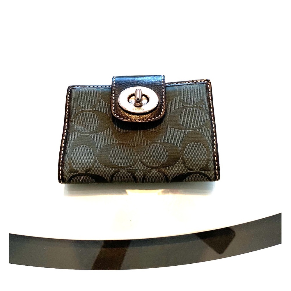 NWOT Coach Small Signature Wallet Green